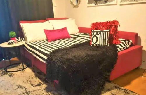 Fortitude Valley Apartment | Retro Chic Vibes, Tropical Pool & Prime Location