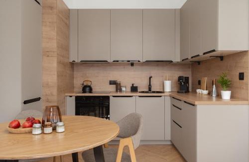 Srodmiescie Apartment | Retro Design Spot close to Off-Piotrkowska