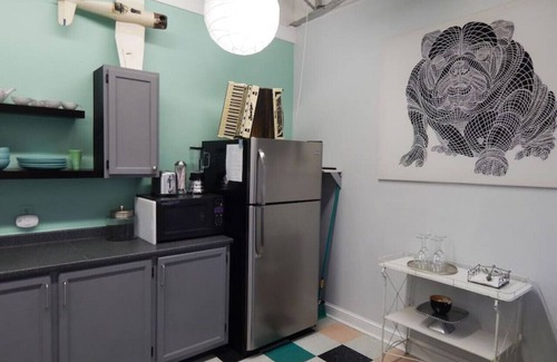 Salisbury Apartment | Retro Hipster: Close to downtown, dining and fun