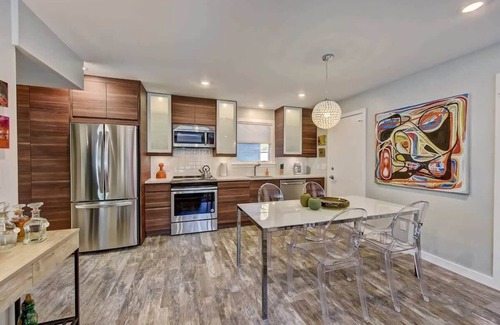 Cherry Condo | Retro Myers Park 1BR King Condo | Queens Rd
