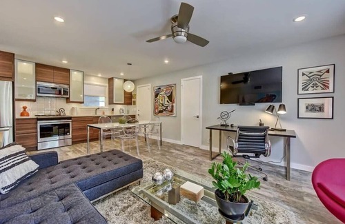 Cherry Condo | Retro Myers Park 1BR King Condo | Queens Rd