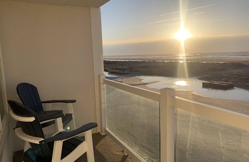 Wildwood Crest Condo | Retro Ocean Front, Private Deck, Pool, Elevator, Linens