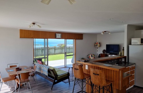 Whangarei Heads House | Retro styled classic kiwi bach in Taurikura