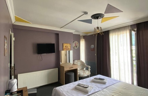 Pendik Cabin | Retro Suites