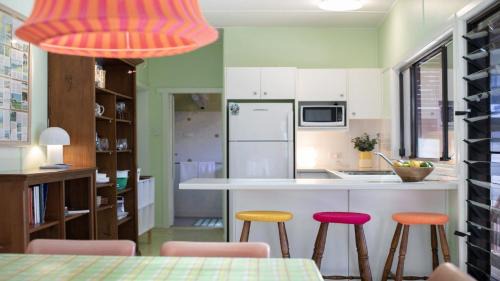 Bateau Bay House | Retro Vibes