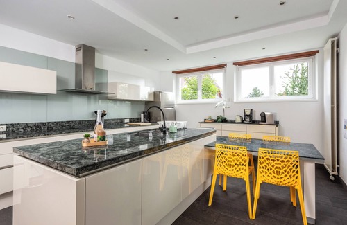 Furdenheim Villa | Rêve de vacances, 4 bedroom villa with pool and gym