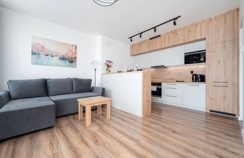 Srodmiescie Apartment | Rewolucji Apartment - 52m2, Parking, Balcony - by Rentujemy