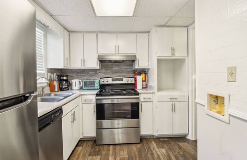 Ellenwood Apartment | Rex Townhomes 2411R I Spacious 1 Bed 1.5 Bath