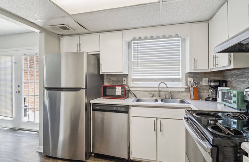 Ellenwood Apartment | Rex Townhomes 2411R I Spacious 1 Bed 1.5 Bath