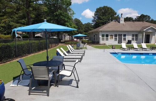 Ellenwood Apartment | Rex Townhomes 2411R I Spacious 1 Bed 1.5 Bath