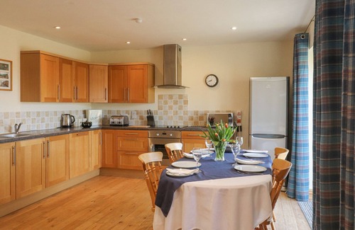 Fortrose Cottage | REYFLAT BARN, family friendly, with a garden in Rosemarkie