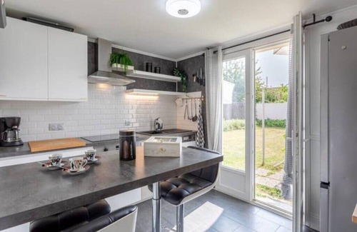 La Ferriere Apartment | Rez-de-jardin Salle de Réunion