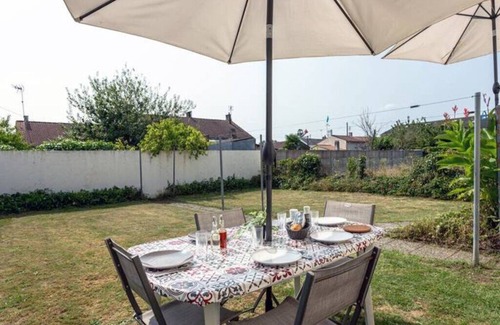 La Ferriere Apartment | Rez-de-jardin Salle de Réunion