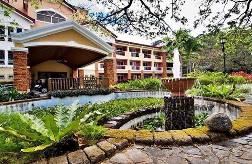 Olongapo Hotel | rfully furnished, two bedroom two bathroom, with pool outside, with wifi, nice.