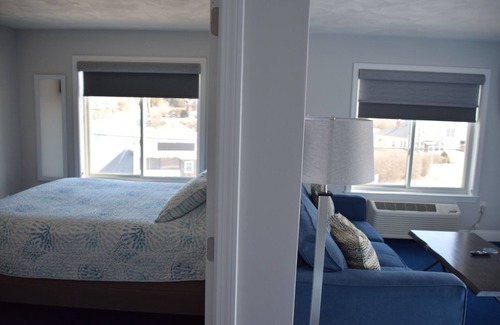 Newport Hotel | Rhea's Inn By The Sea