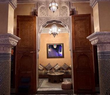 Ain Azlitan House | Riad Layalina Fes 7 Chambres & 18 Personnes Piscine, Parking, Vue & Wifi au Pied Medina