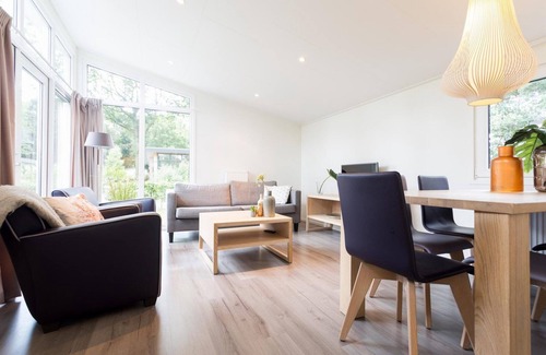 Cromvoirt Ski Chalet | ✓ Rialto at Résidence de Leuvert ✓ Holiday home for 5 persons ✓ Located near Den Bosch (Noord-Brabant) ✓ Near De IJzeren Man ✓ Book directly through the park