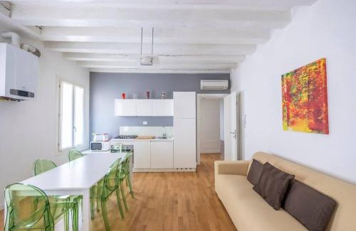 San Polo Apartment | Rialto Suite by Venicevillas