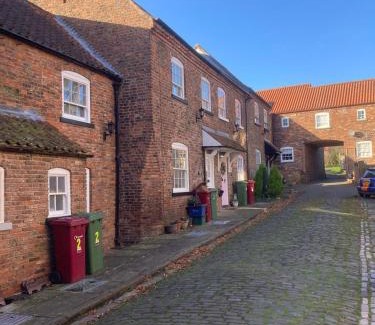 Barrow upon Humber House | Ribston Pippin 3 bed modernised character cottage
