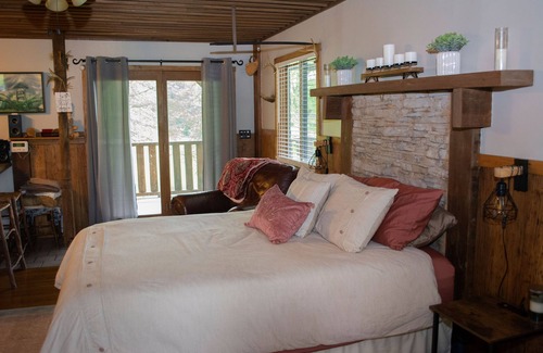 Mabie Cabin | Rich Mountain Retreat - secluded mountain cabin