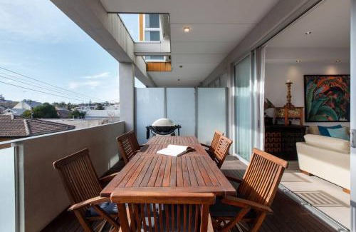 Richmond House | Richmond Japanese-Style Townhouse close to MCG