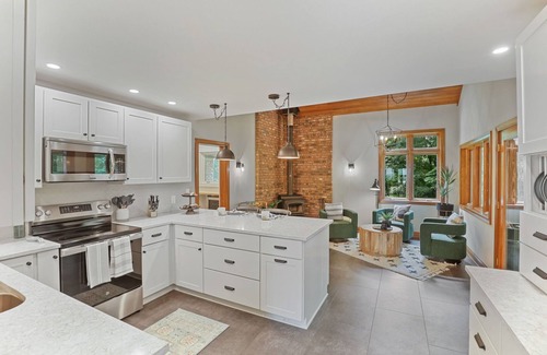 Sugar Grove House | Rickenbacker Ridge sleeps 13 w/heated pool+hot tub+firepit+game room !