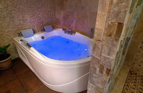 Pont Casse Villa | Ridge Royale with Mountain View, Waterfalls, Hot Tub and Home Cinema