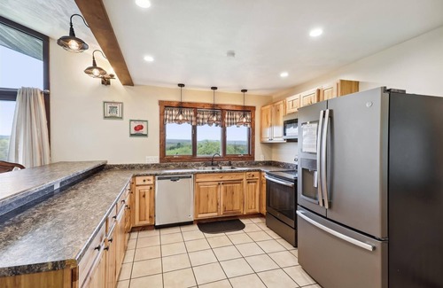 Farmington Cabin | Ridgecrest: Private Pool, Hot Tub, Panoramic Mountain Views!