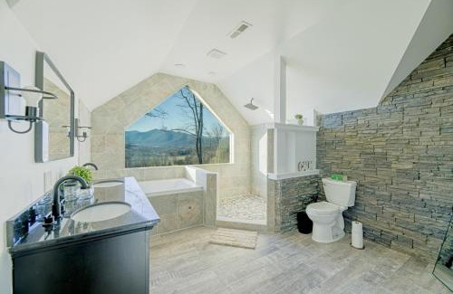 Haywood Villa | Ridgetop Hideaway 12-Guest Oasis with Hot Tub & Epic Views Near Winery Tours & Trails - Pets are allowed by request