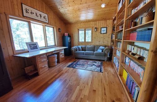 Allenspark House | Ridgeview-Perfect rural headquarters for hiking, wildlife, private and relaxing,