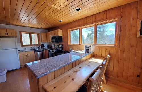 Allenspark House | Ridgeview-Perfect rural headquarters for hiking, wildlife, private and relaxing,