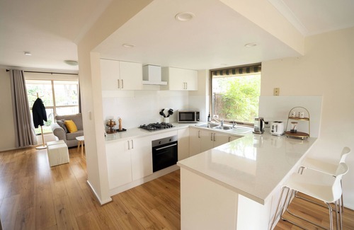 Ridleyton House | Ridleyton Hideaway - 4 bed home near CBD