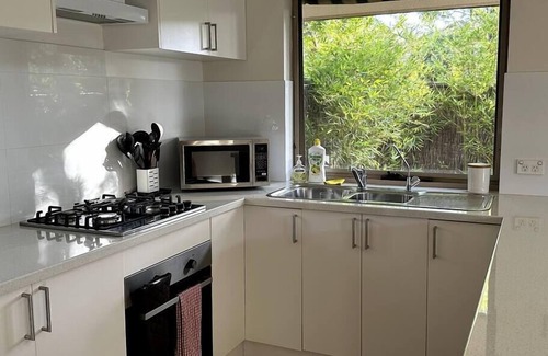 Ridleyton House | Ridleyton Hideaway - 4 bed home near CBD