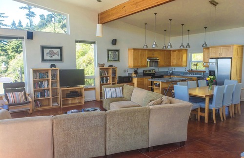 Happy Camp Hideaway House | Right across from the beach!