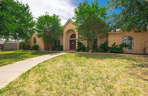 Midland House | Right at Home-Midland Sprawling Ranch House with Pool Cabana and Playground