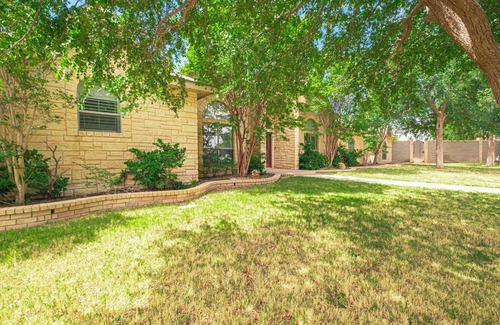 Midland House | Right at Home-Midland Sprawling Ranch House with Pool Cabana and Playground