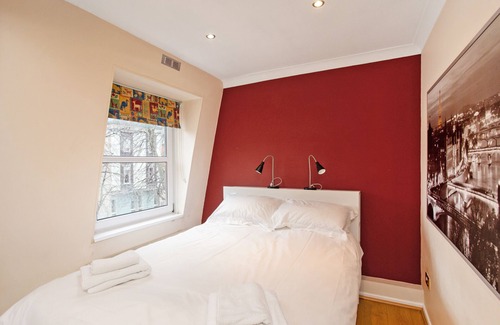 Winchester Apartment | Right in the heart of Winchester with Castle View