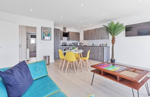 Montpelier Apartment | Right On : Bright On Apartment 1B | By My Getaways