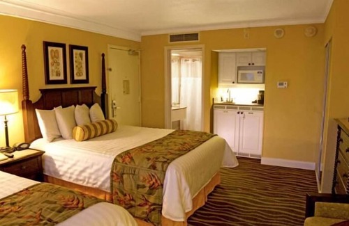 St. Pete Beach Resort | Right on the Beach! Relaxing Unit for 4 with Pool, Hot Tubs and Water Slides!
