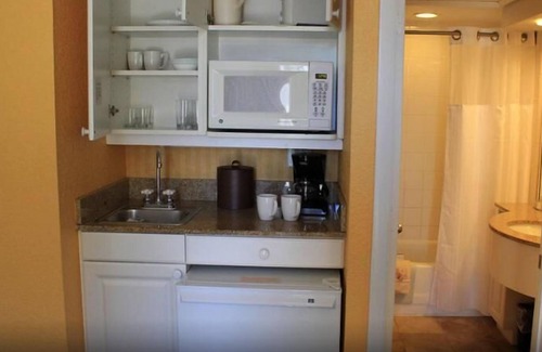 St. Pete Beach Resort | Right on the Beach! Relaxing Unit for 4 with Pool, Hot Tubs and Water Slides!