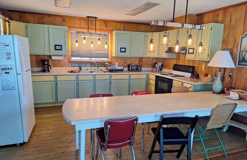 Salem House | Right on the Gulf! Scalloping season. Ready for you!