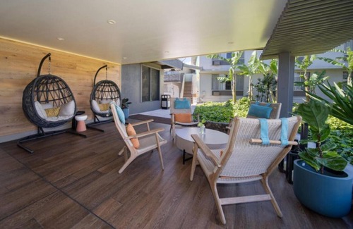Kahului House | Right on the Water! On-site Pool, Steps to Ho’aloha Park Beach!