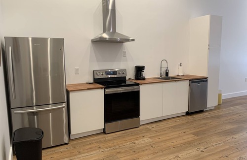 Old Town Condo | Right Side o’ Da Trax
