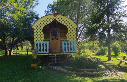 Penne-d'Agenais Cottage | Rigoulieres caravans by the river