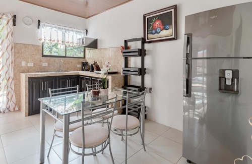 Northern Plains Apartment | Rio Celeste Birds Garden apartment with A/C perfect for Family and couples