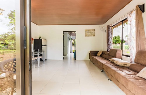 Northern Plains Apartment | Rio Celeste Birds Garden apartment with A/C perfect for Family and couples