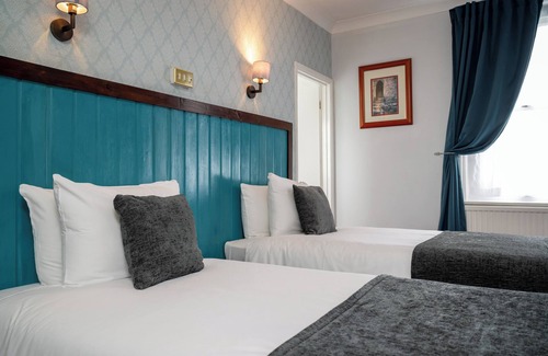 Cleeve Hill Hotel | Rising Sun Hotel by Greene King Inns