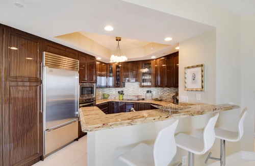 Singer Island Condo | Ritz multi mil 17 flr lux priv beach access ocean view restaurant 2 pool 2 spas
