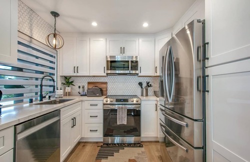 Marquesa Condo | Ritz Pointe Paradise! Walking distance to the beach.