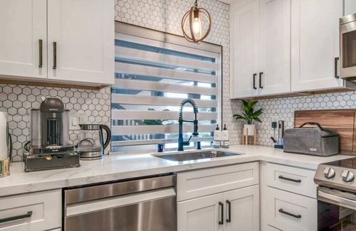 Marquesa Condo | Ritz Pointe Paradise! Walking distance to the beach.